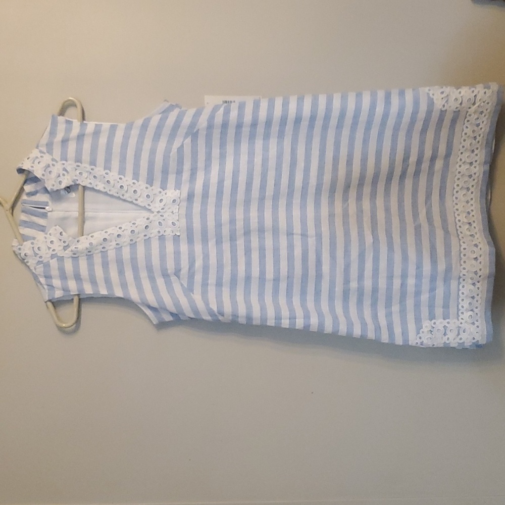 Size 8 Eliza J beautiful summer dress with a zipper back